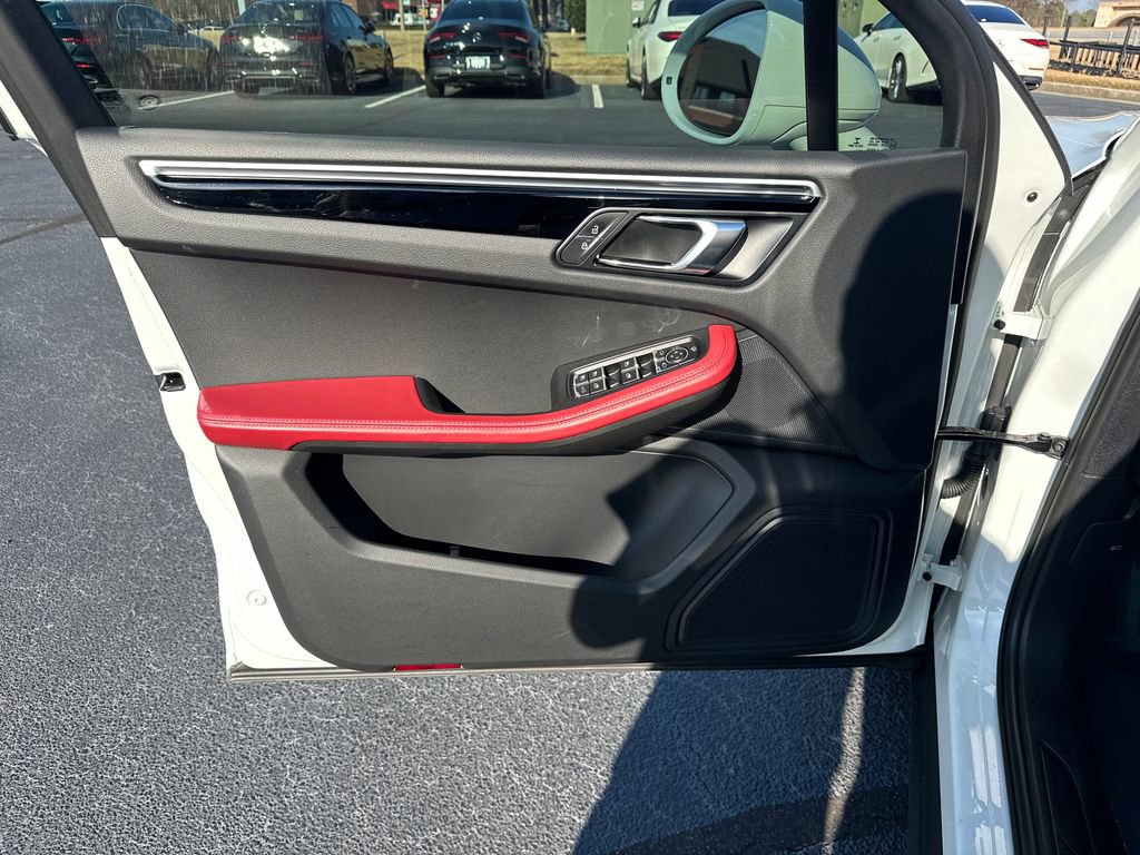 Used 2022 Porsche Macan Base image 10