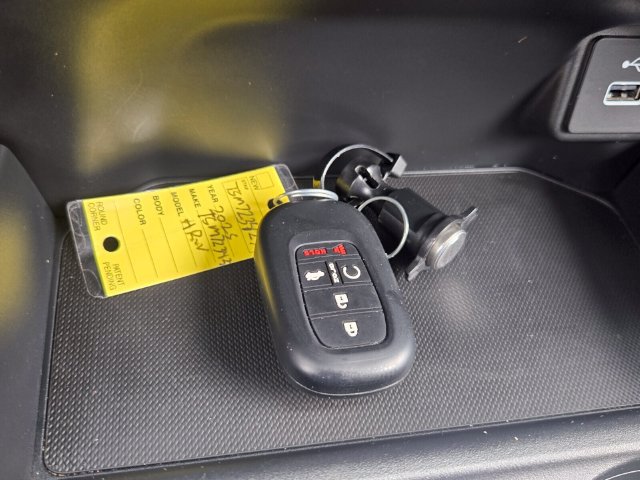 Used 2025 Honda HR-V Sport image 18