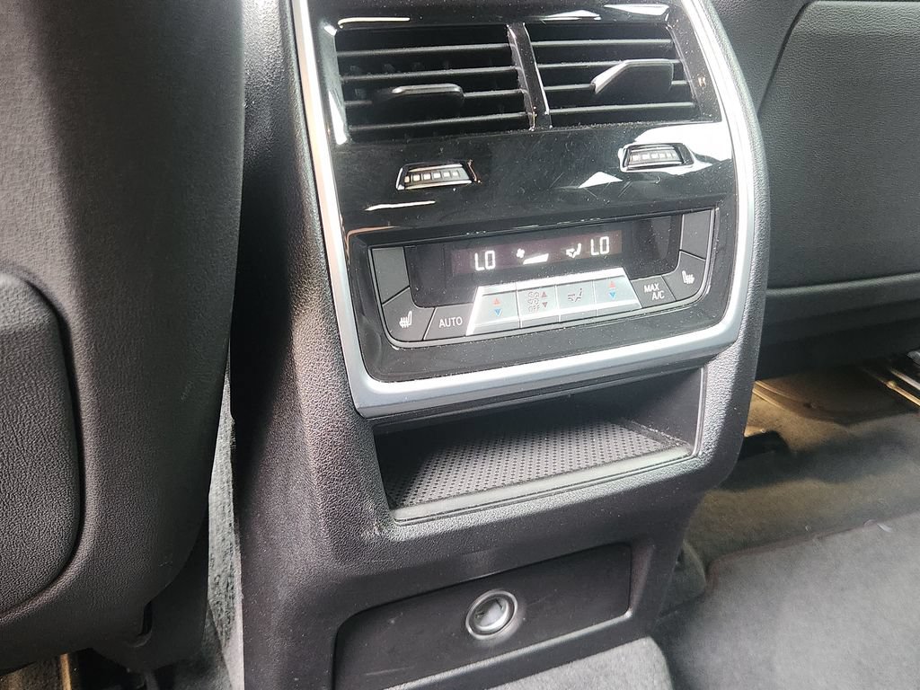 Used 2026 BMW X6 xDrive40i AWD/4WD image 13