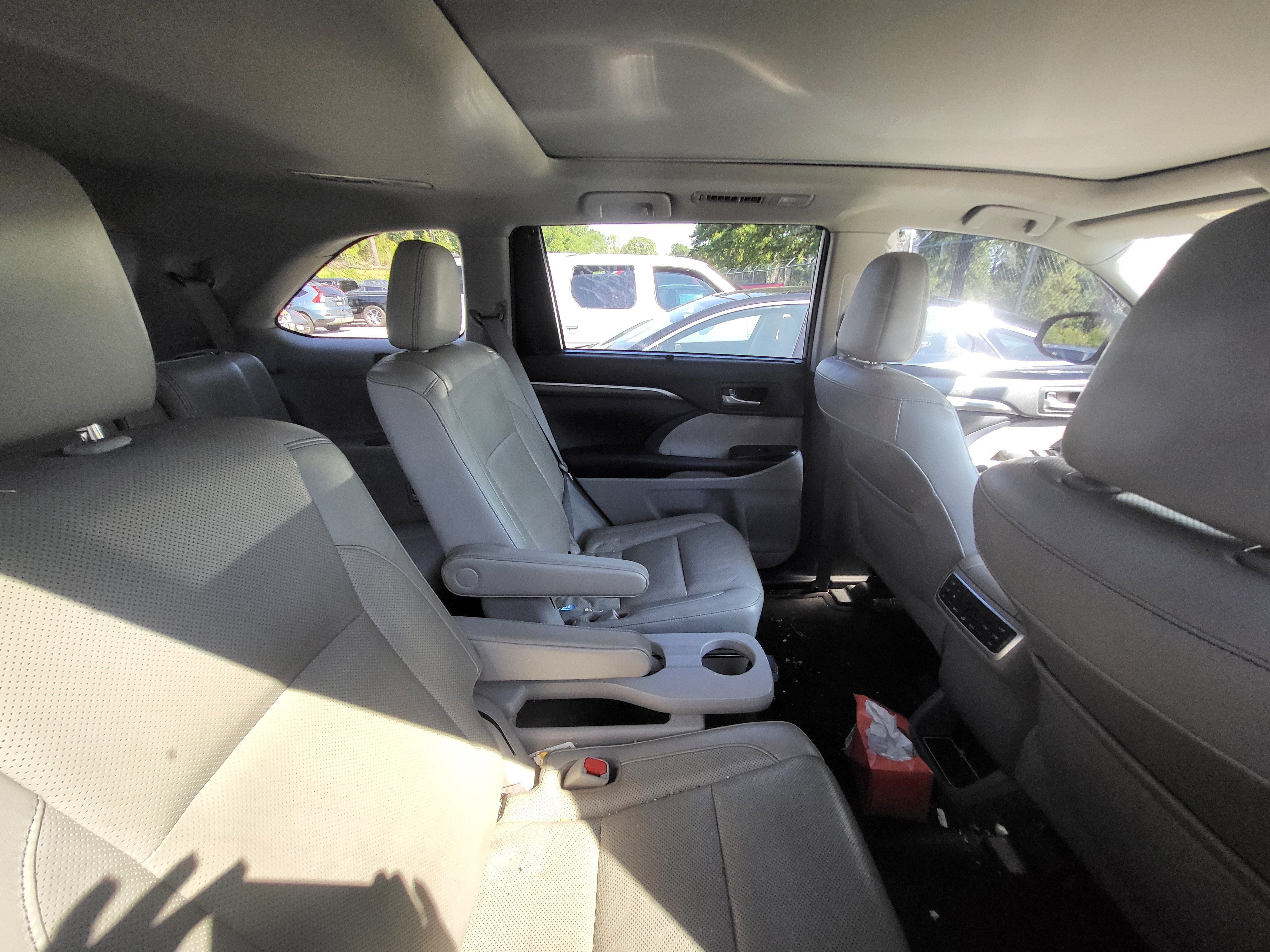 Used 2017 Toyota Highlander Limited Platinum AWD/4WD image 9