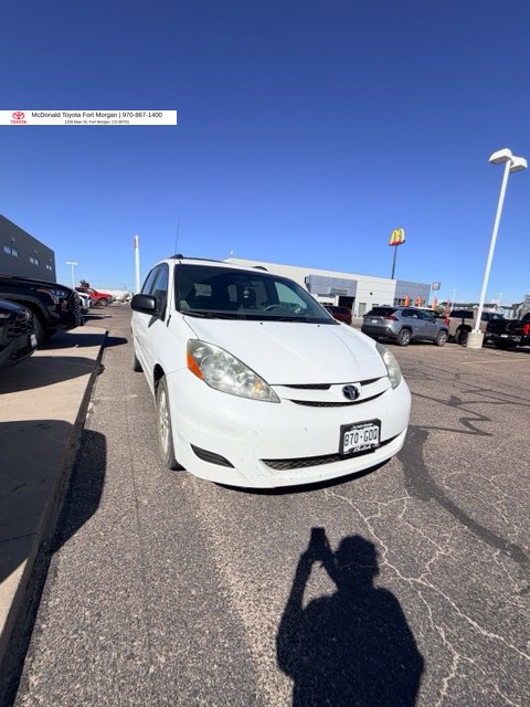 Used 2010 Toyota Sienna LE FWD image 2
