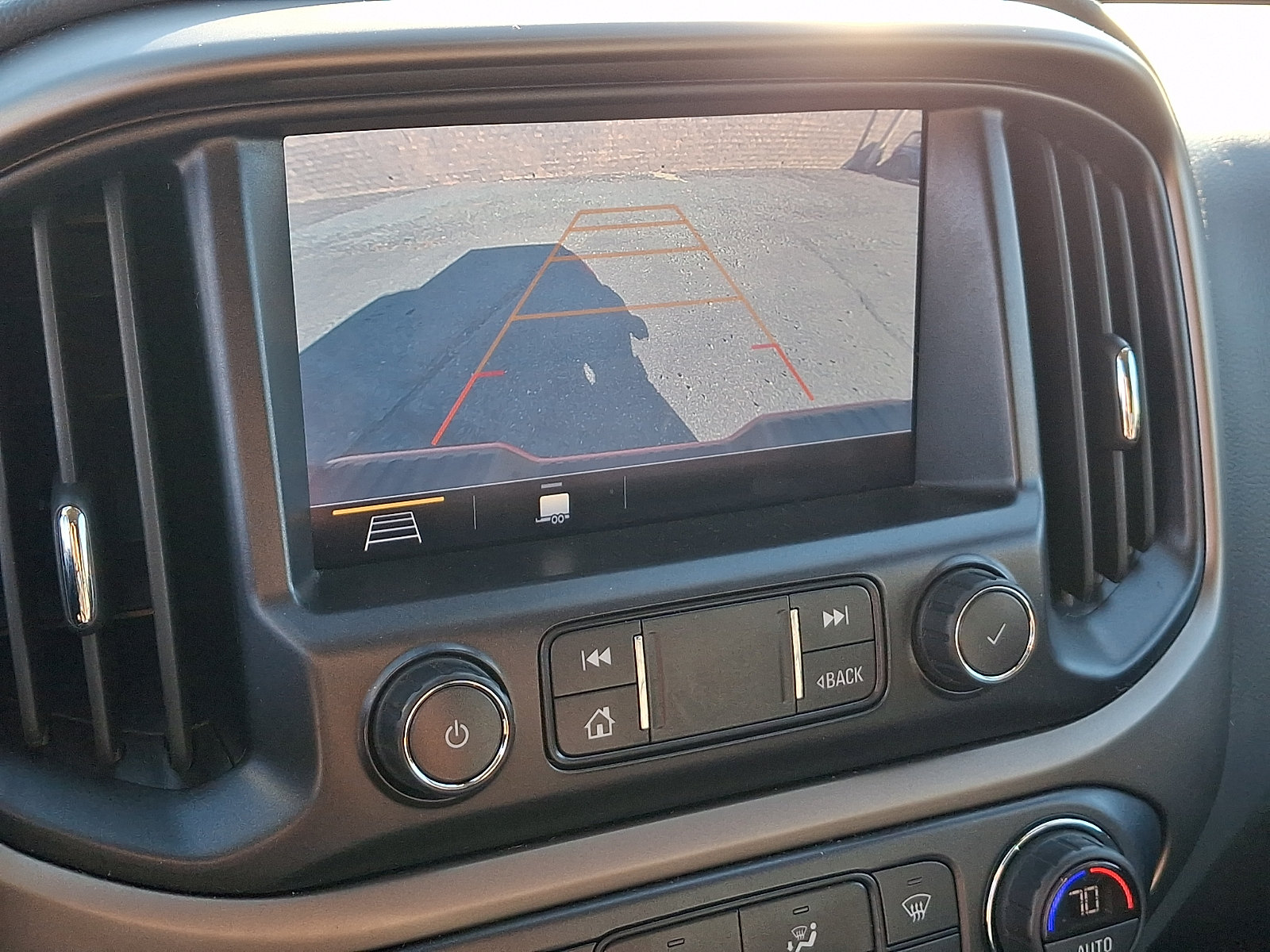 Used 2021 Chevrolet Colorado Z71 w/ Safety Package AWD/4WD image 18