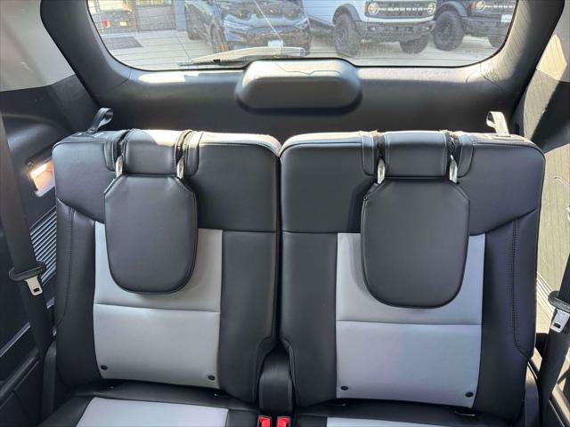 Used 2022 Ford Explorer XLT w/ Equipment Group 202A AWD/4WD image 16