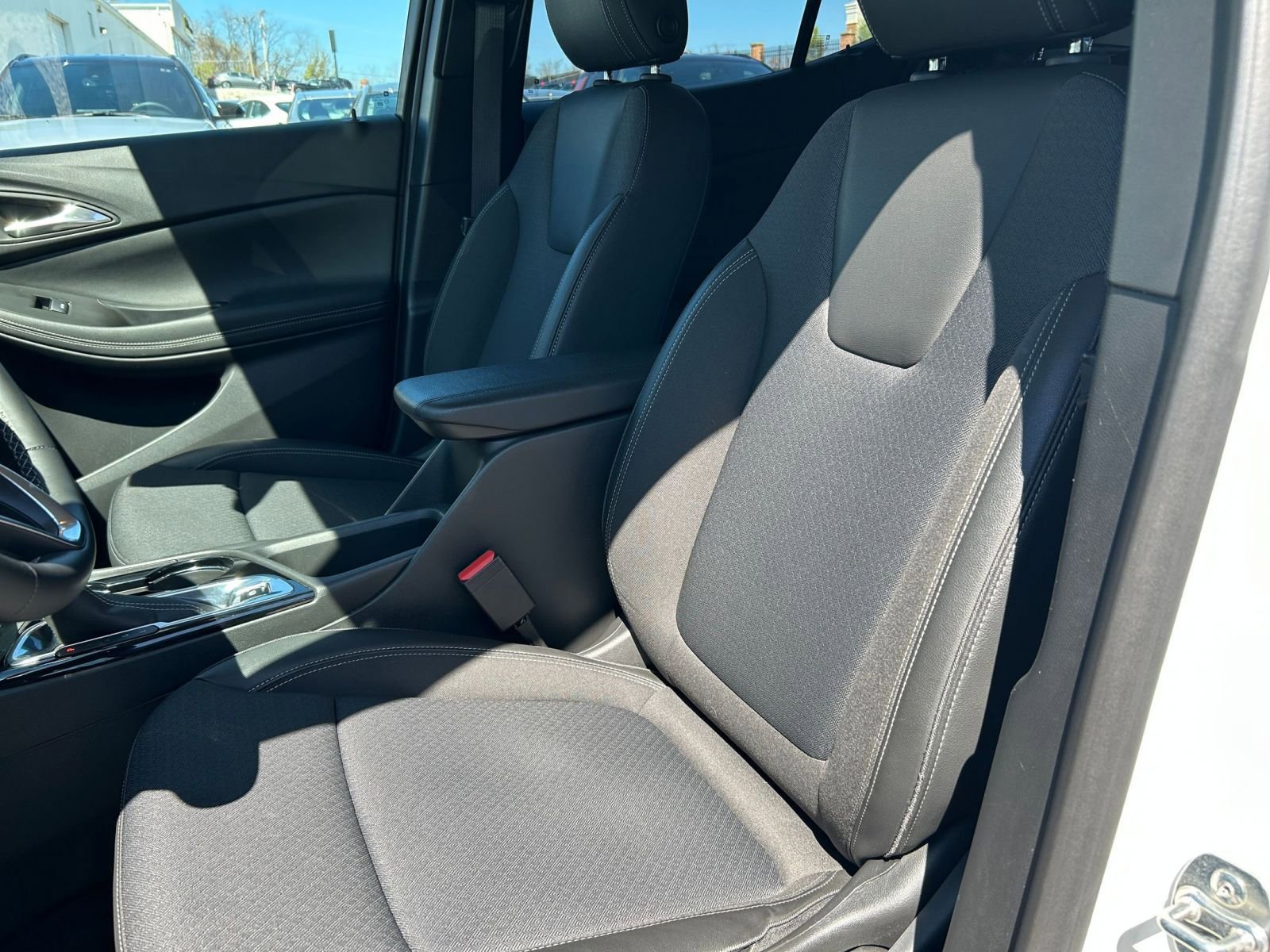 Used 2025 Buick Encore GX Preferred image 31