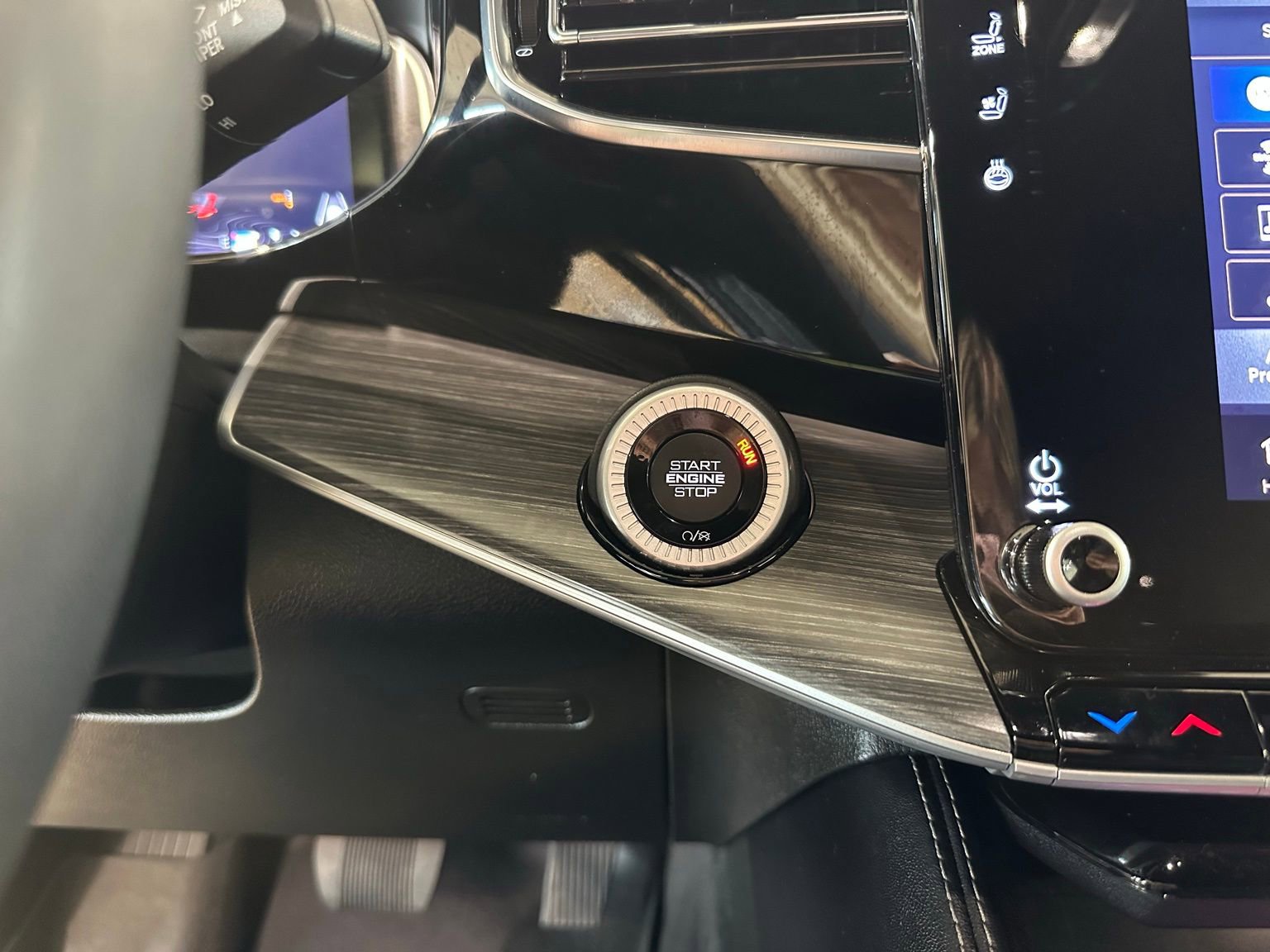 Used 2023 Jeep Wagoneer Series III w/ Preferred Equipment Group image 25