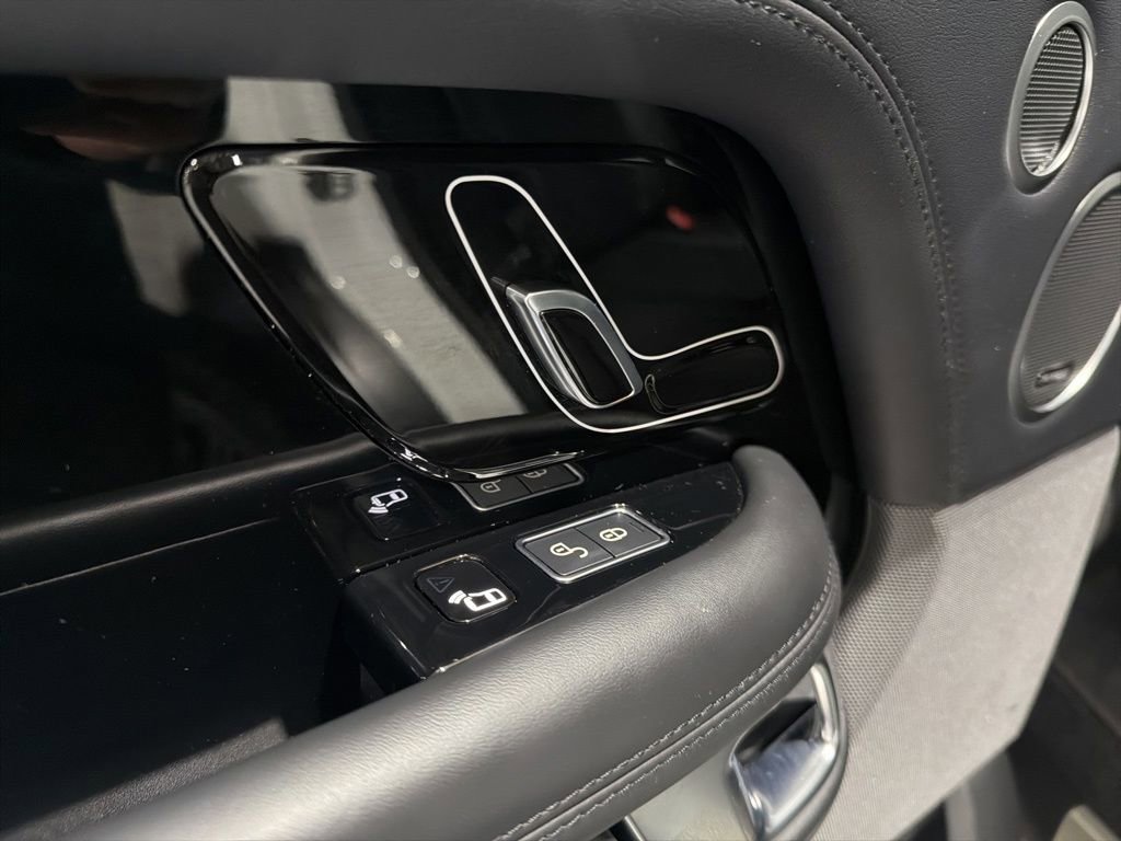 Used 2018 Land Rover Range Rover HSE image 36