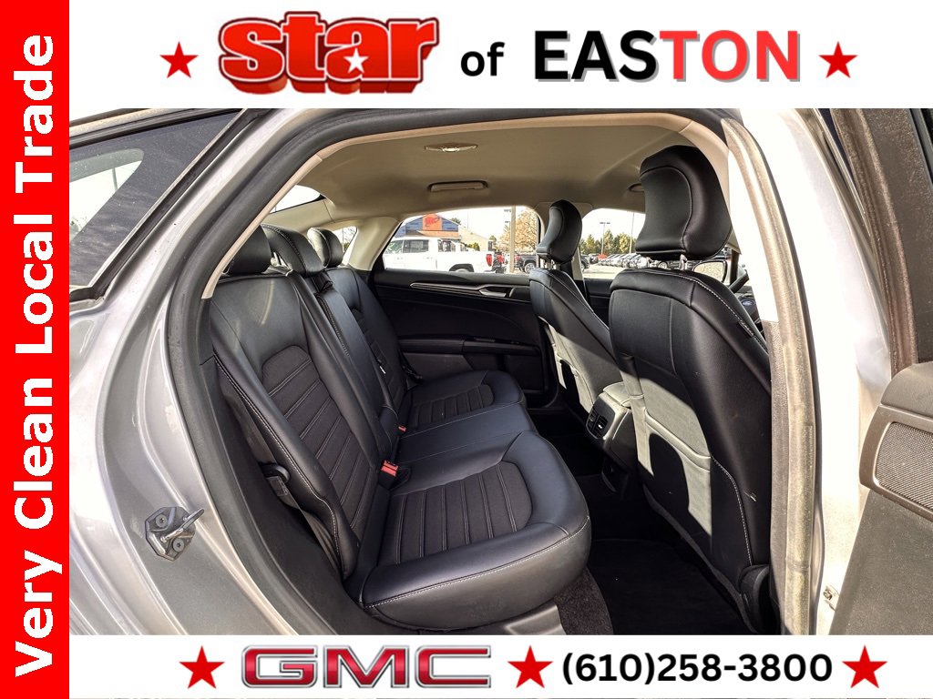 Used 2017 Ford Fusion SE w/ Equipment Group 201A image 12