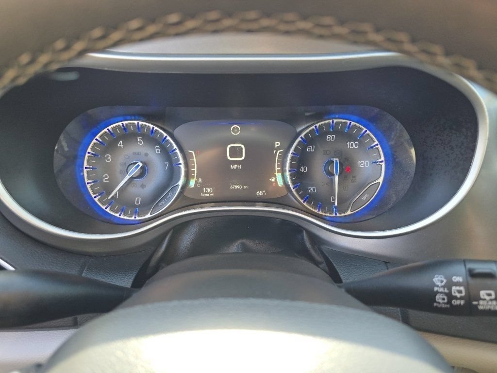 Used 2024 Chrysler Pacifica Touring-L FWD image 30