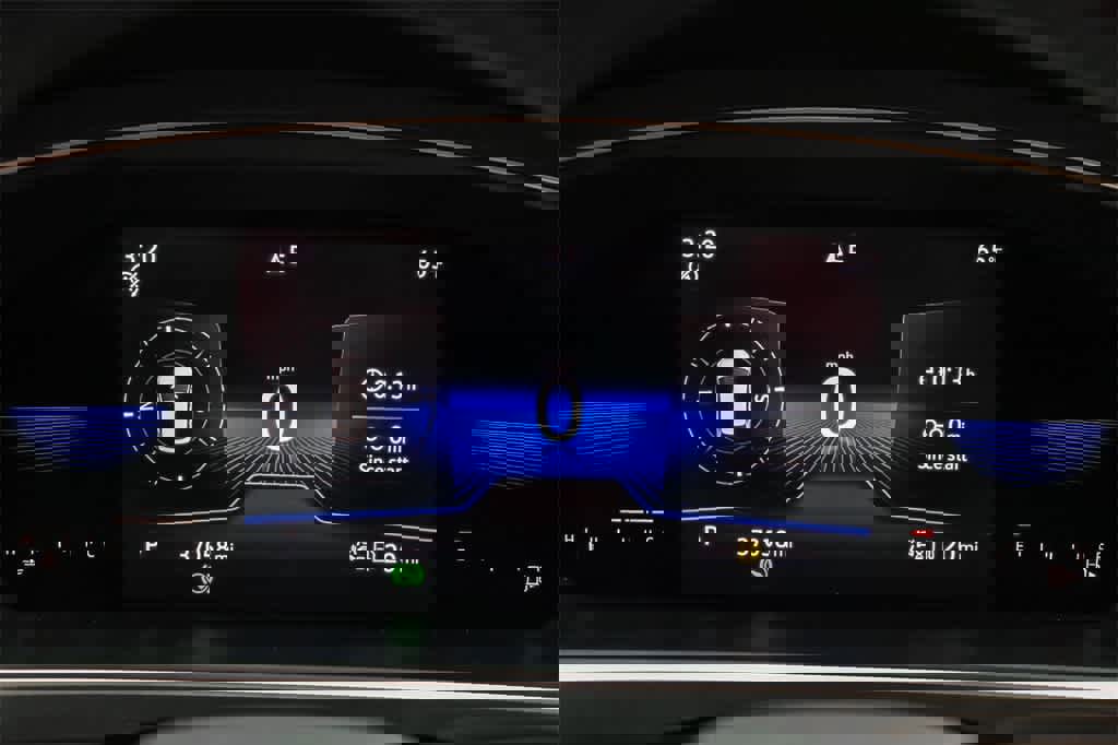 Used 2023 Volkswagen Tiguan SE R-Line image 25