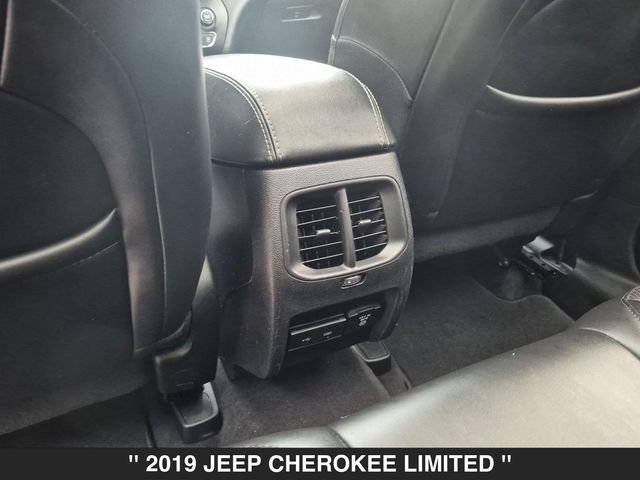 Used 2019 Jeep Cherokee Limited AWD/4WD image 29