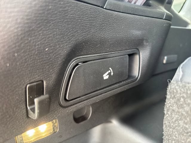Used 2025 Mitsubishi Outlander AWD image 38