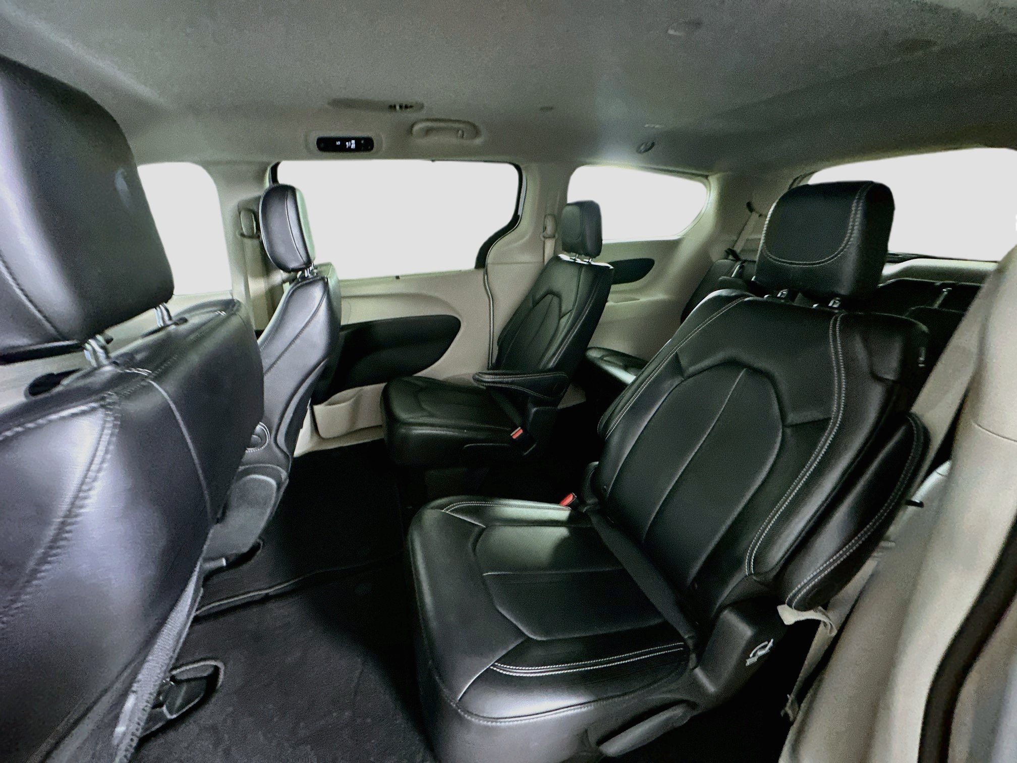 Used 2024 Chrysler Pacifica Touring-L FWD image 27