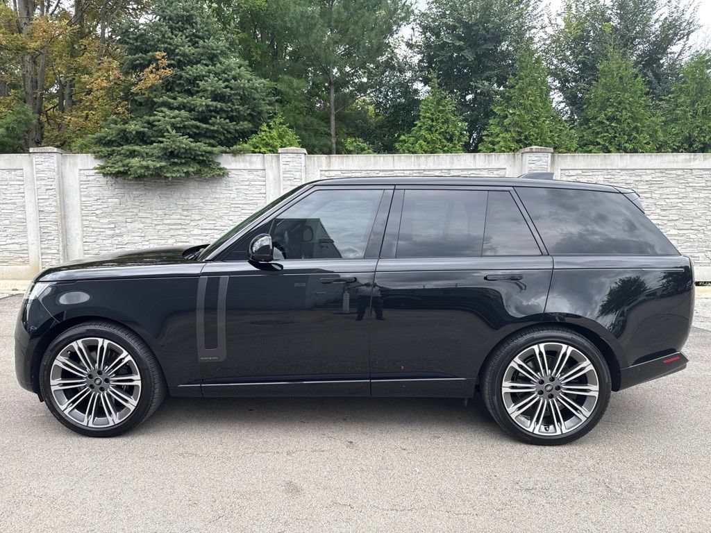Used 2025 Land Rover Range Rover Autobiography AWD/4WD image 2