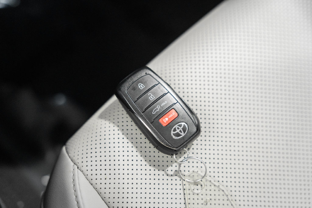 Used 2024 Toyota Prius Limited AWD/4WD image 46