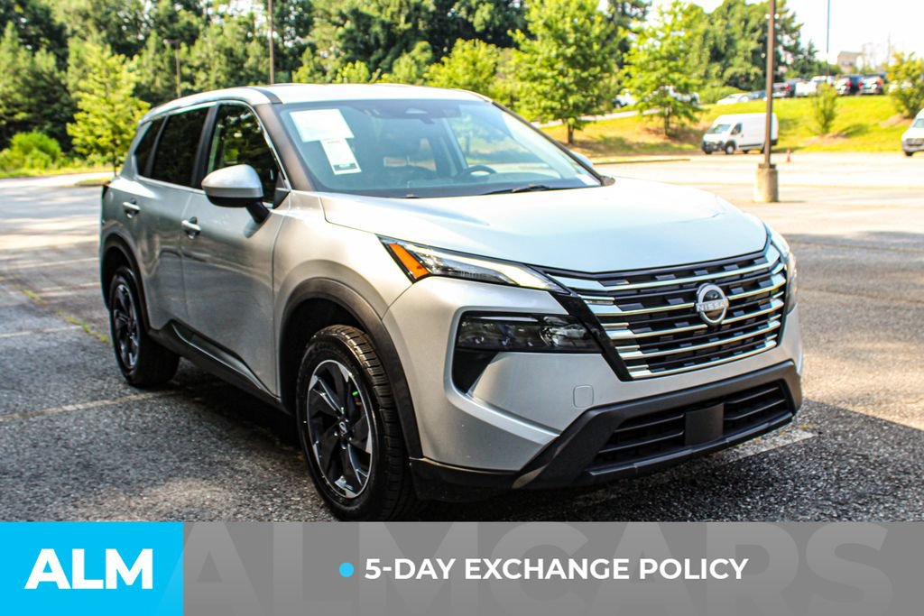 Used 2025 Nissan Rogue SV FWD image 3