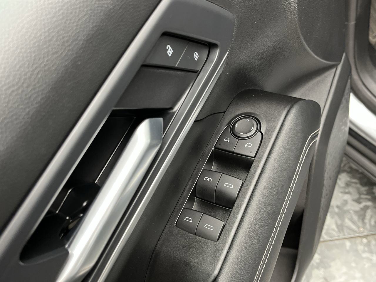 Certified 2025 GMC Terrain Elevation w/ Technology Package II AWD/4WD image 8