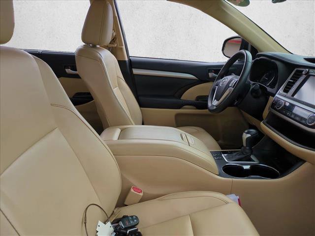 Used 2015 Toyota Highlander XLE image 22