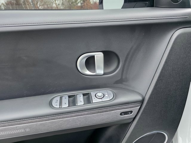 Used 2024 Hyundai Ioniq 5 Limited image 29