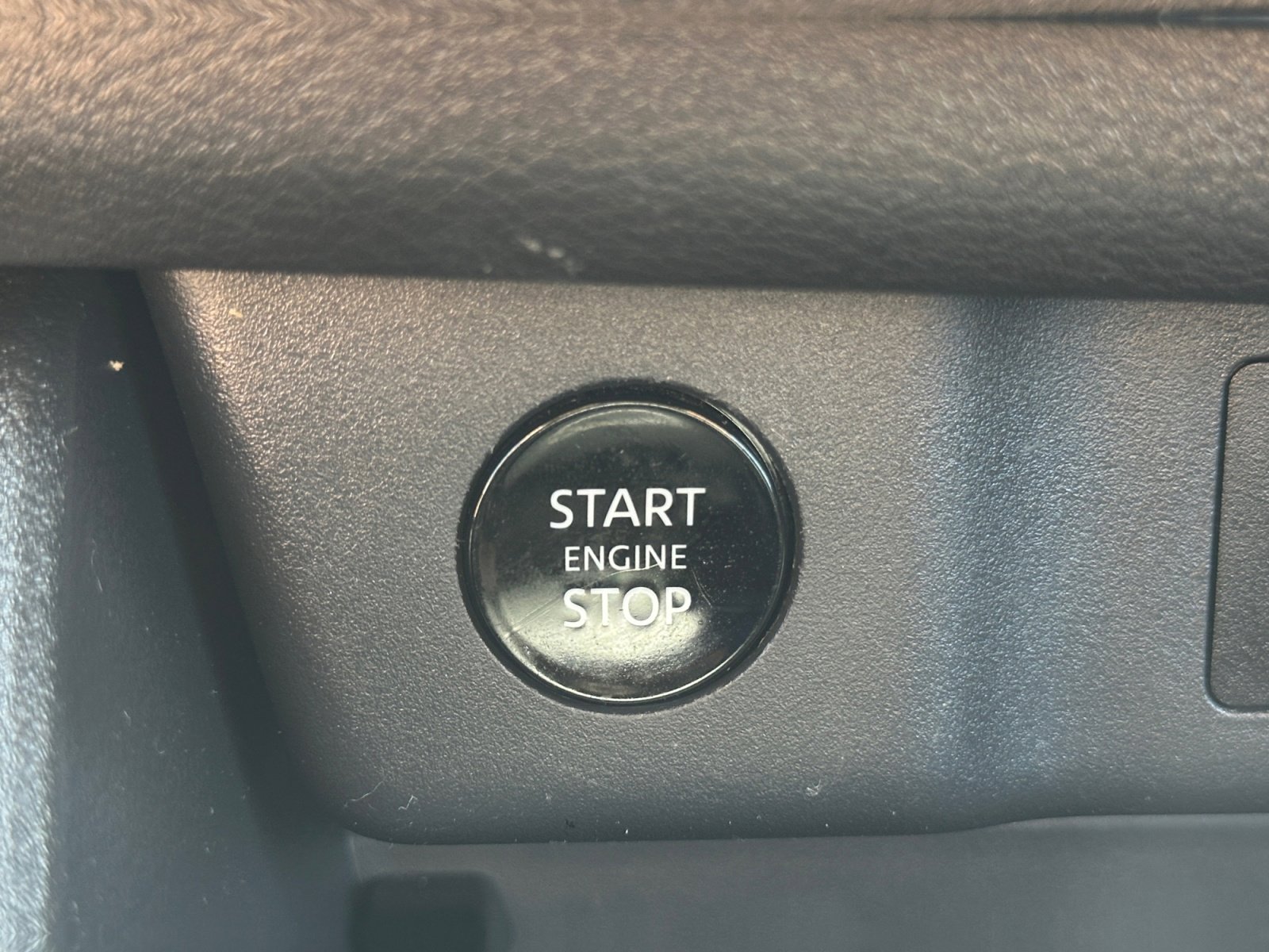 Used 2025 Nissan Rogue SV AWD/4WD image 17