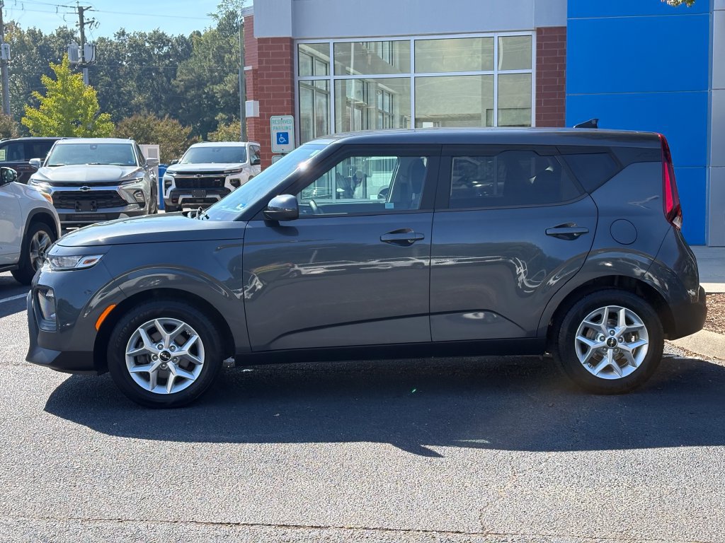 Used 2022 Kia Soul LX w/ Technology Package FWD image 2