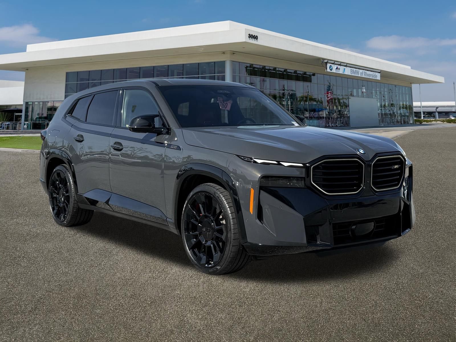 Used 2025 BMW XM Base image 2