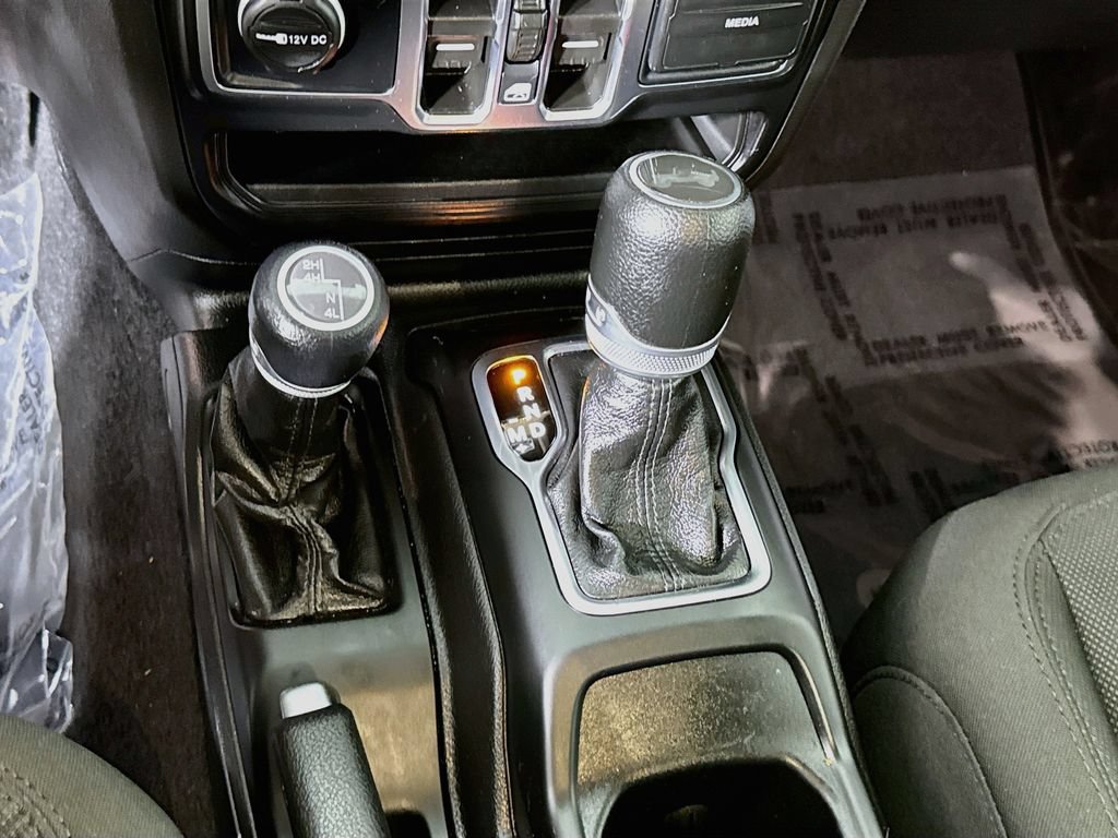 Used 2022 Jeep Wrangler Unlimited Sport AWD/4WD image 8