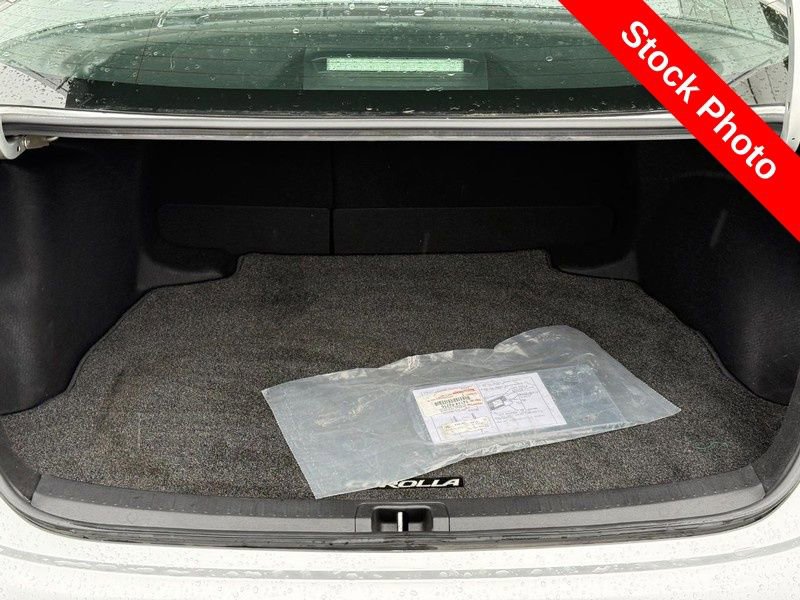 Used 2021 Toyota Corolla SE w/ SE Premium Package image 9