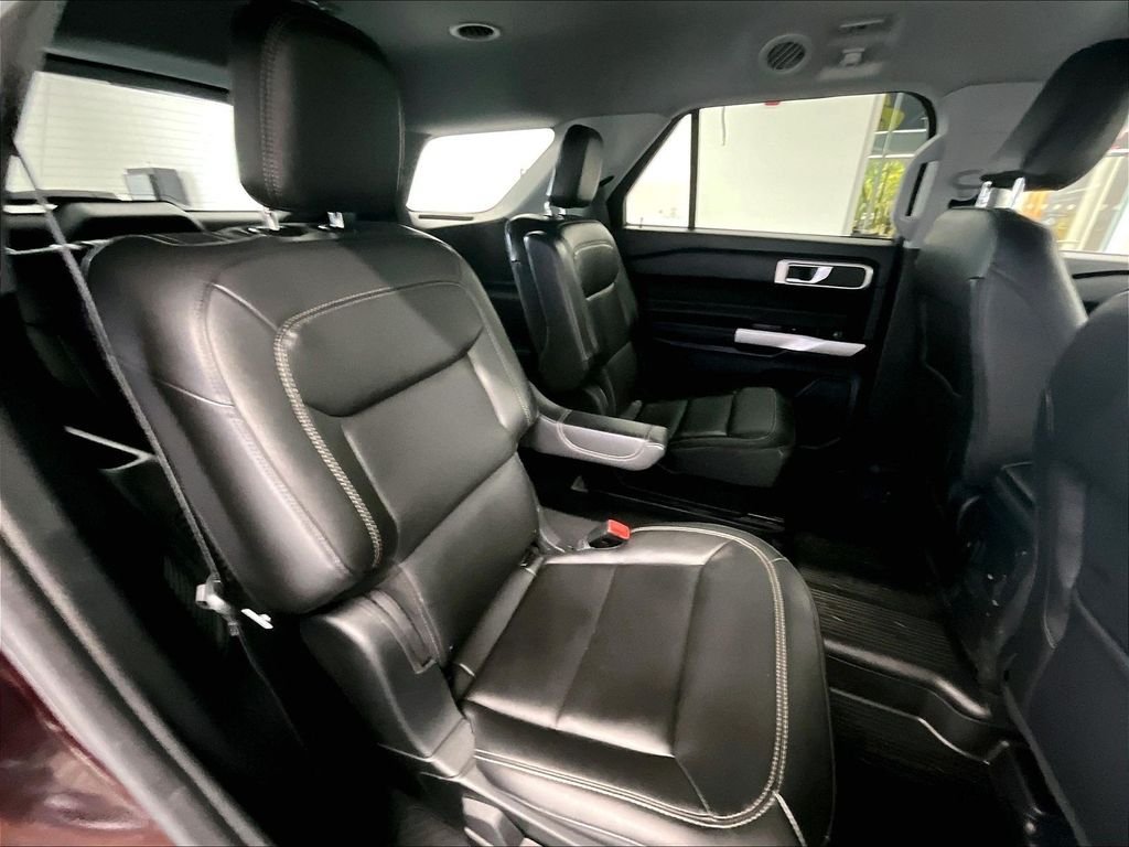 Used 2023 Ford Explorer XLT w/ Equipment Group 202A AWD/4WD image 16