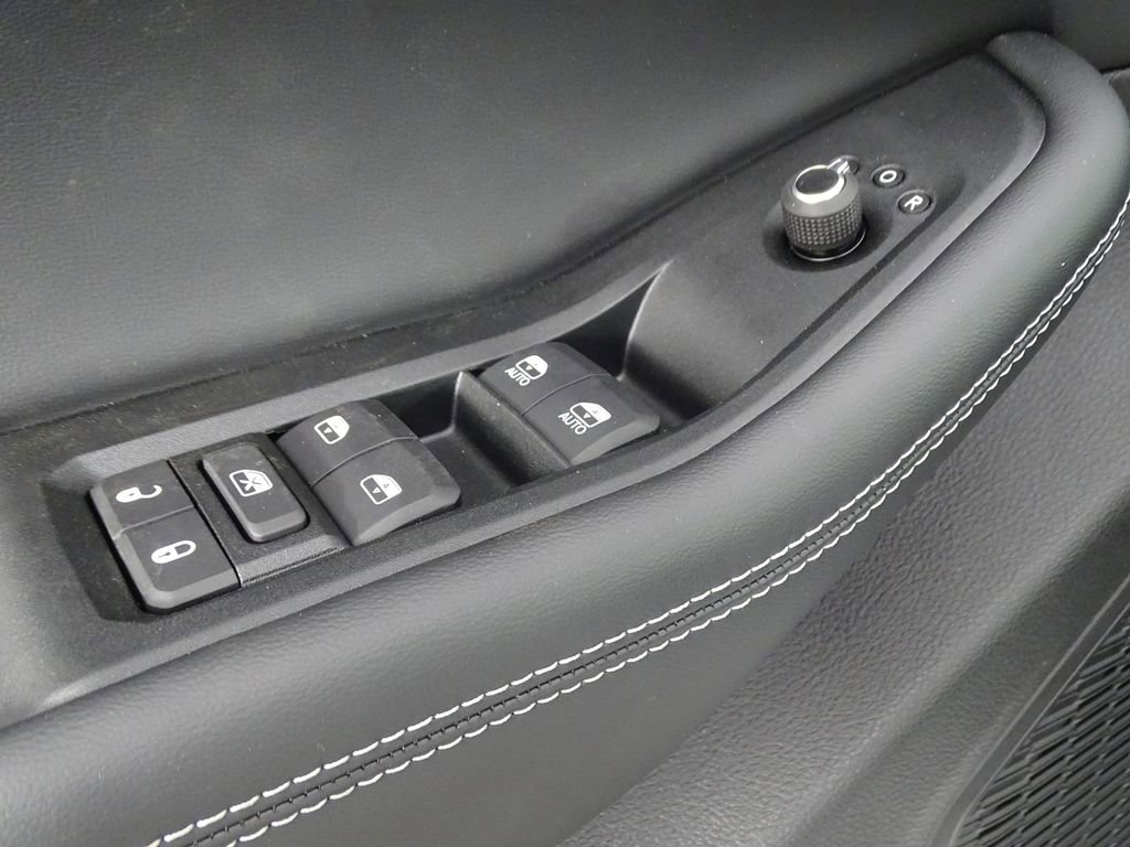 New 2025 Jeep Grand Cherokee Altitude image 19