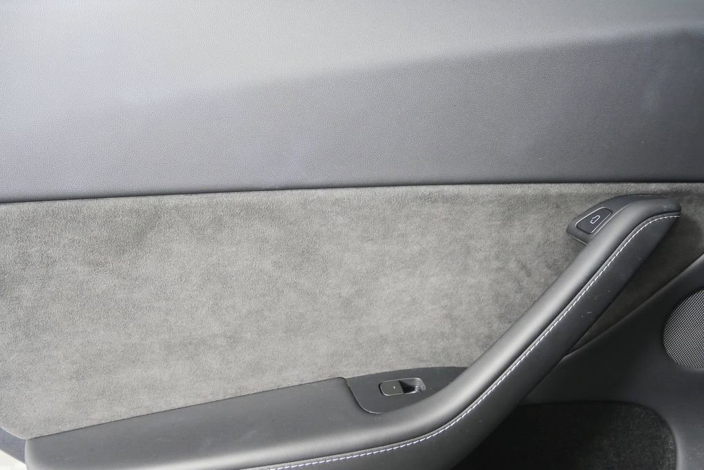 Used 2023 Tesla Model Y Long Range image 13