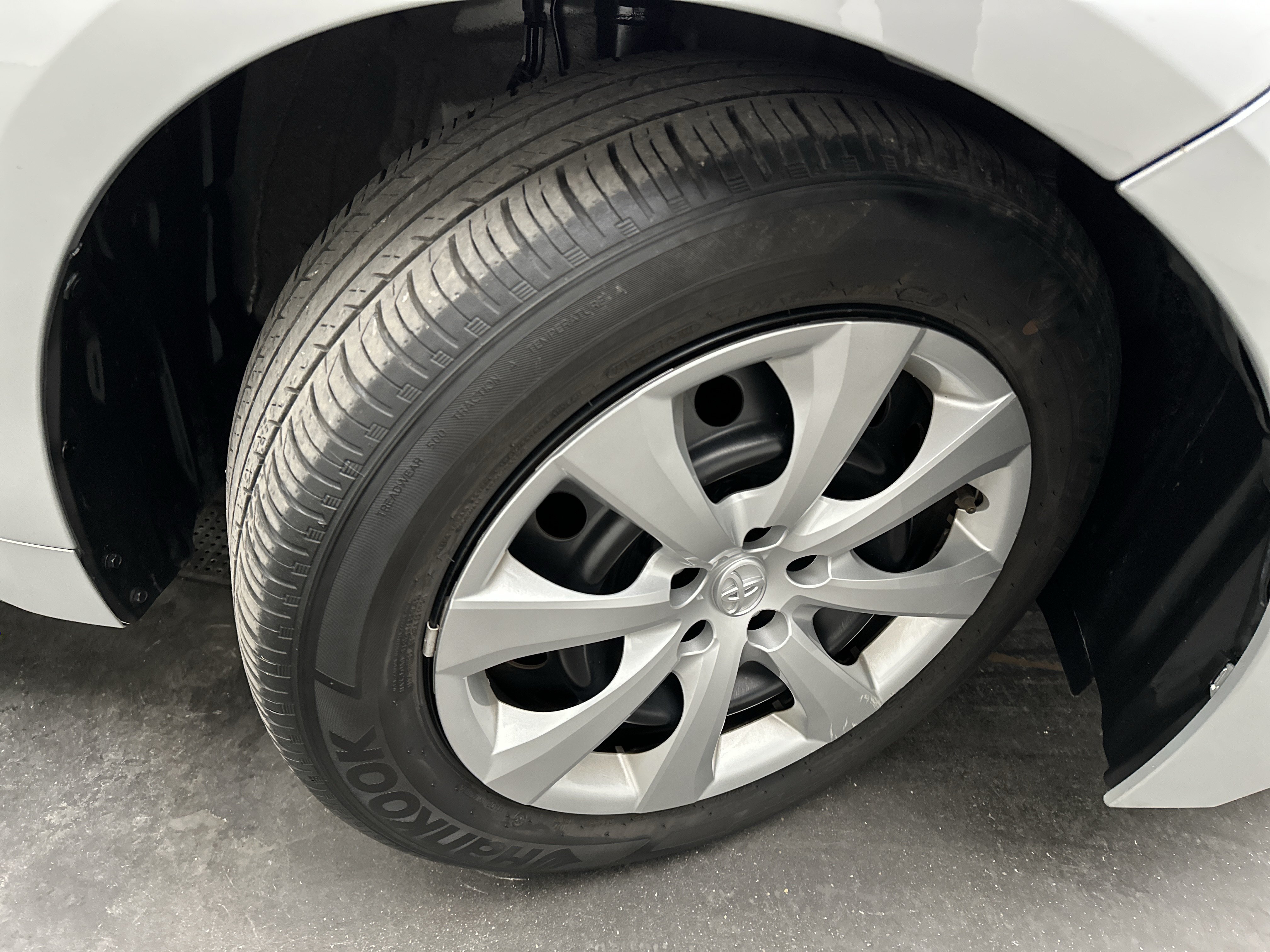 Used 2025 Toyota Corolla LE FWD image 10