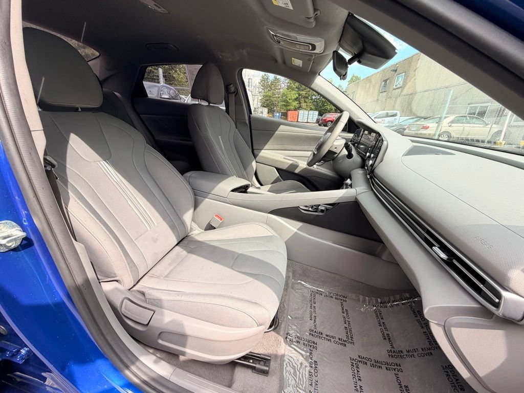Used 2022 Hyundai Elantra SEL w/ Convenience Package FWD image 15
