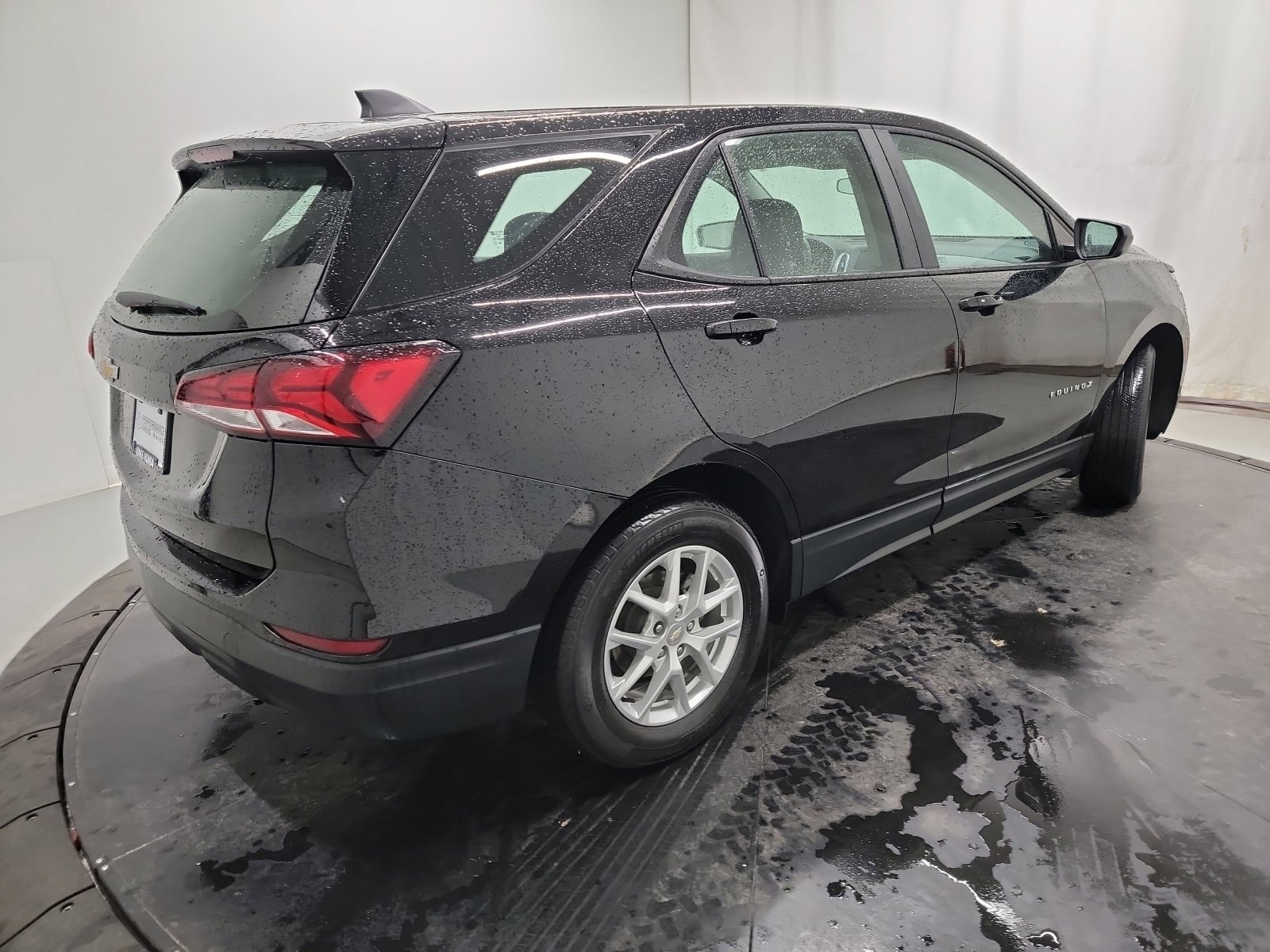 Used 2023 Chevrolet Equinox LS image 9