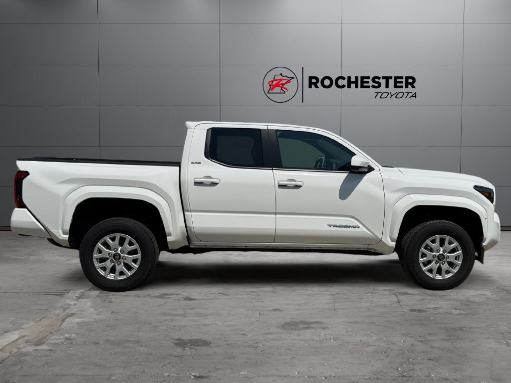 Certified 2025 Toyota Tacoma SR5 AWD/4WD image 6
