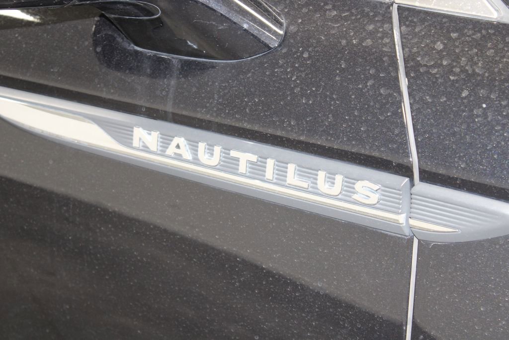 Used 2020 Lincoln Nautilus FWD image 11