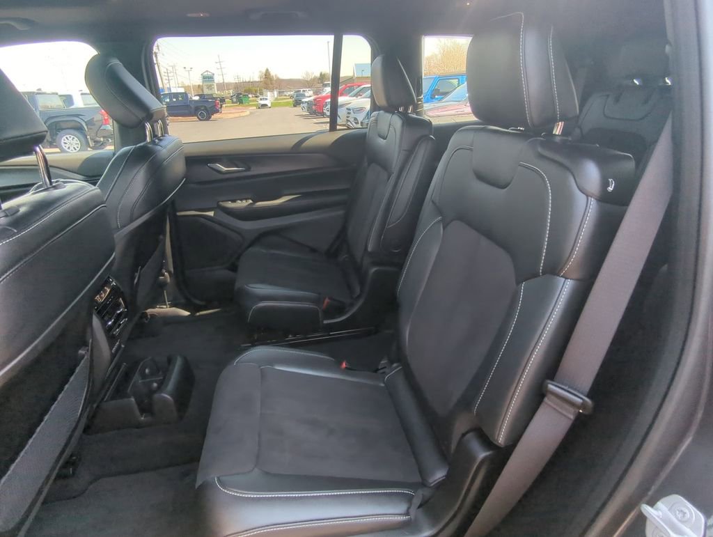 Used 2025 Jeep Grand Cherokee L Laredo AWD/4WD image 29