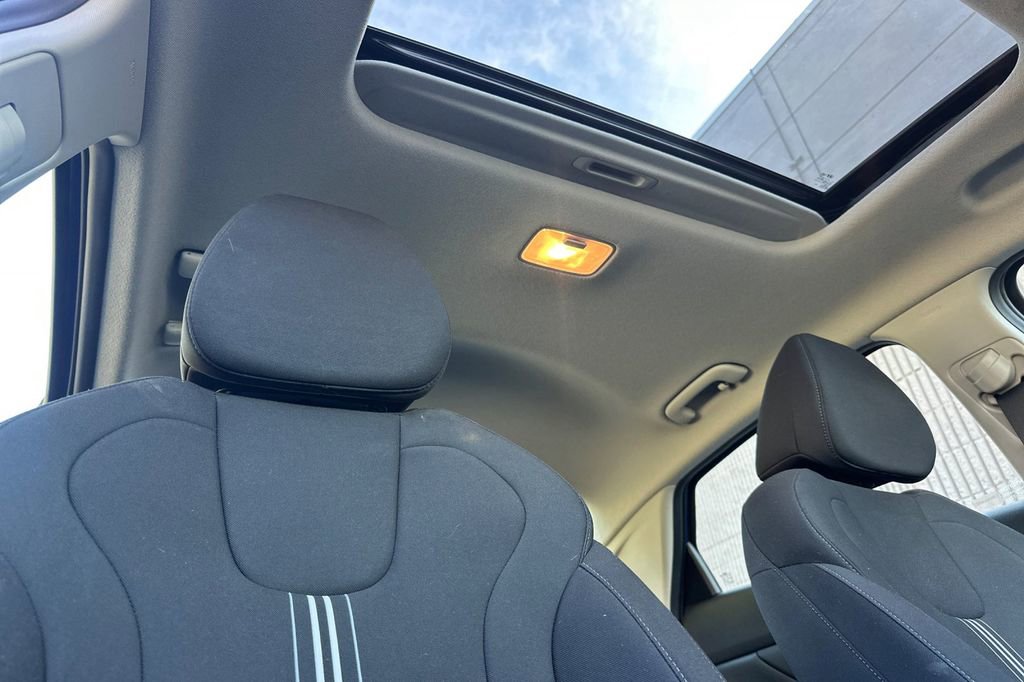 Used 2024 Hyundai Elantra SEL w/ Convenience Package image 16