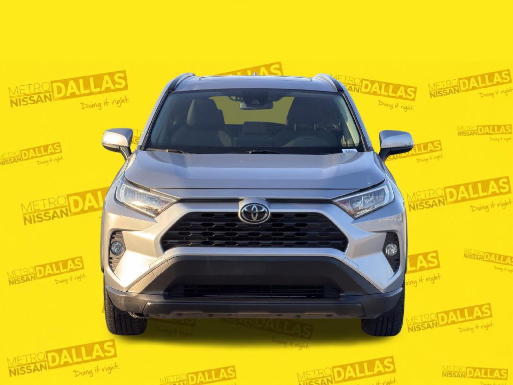 Used 2019 Toyota RAV4 XLE w/ Convenience Package FWD image 3