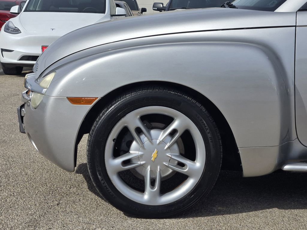 Used 2005 Chevrolet SSR w/ Preferred Equipment Group image 6