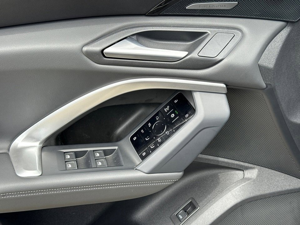 Certified 2025 Audi Q5 2.0T Premium Plus w/ Premium Plus image 17