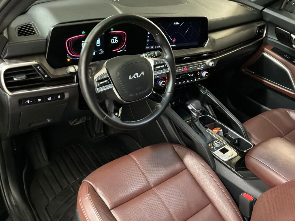 Used 2023 Kia Telluride EX w/ EX Captain's Chair Package image 16