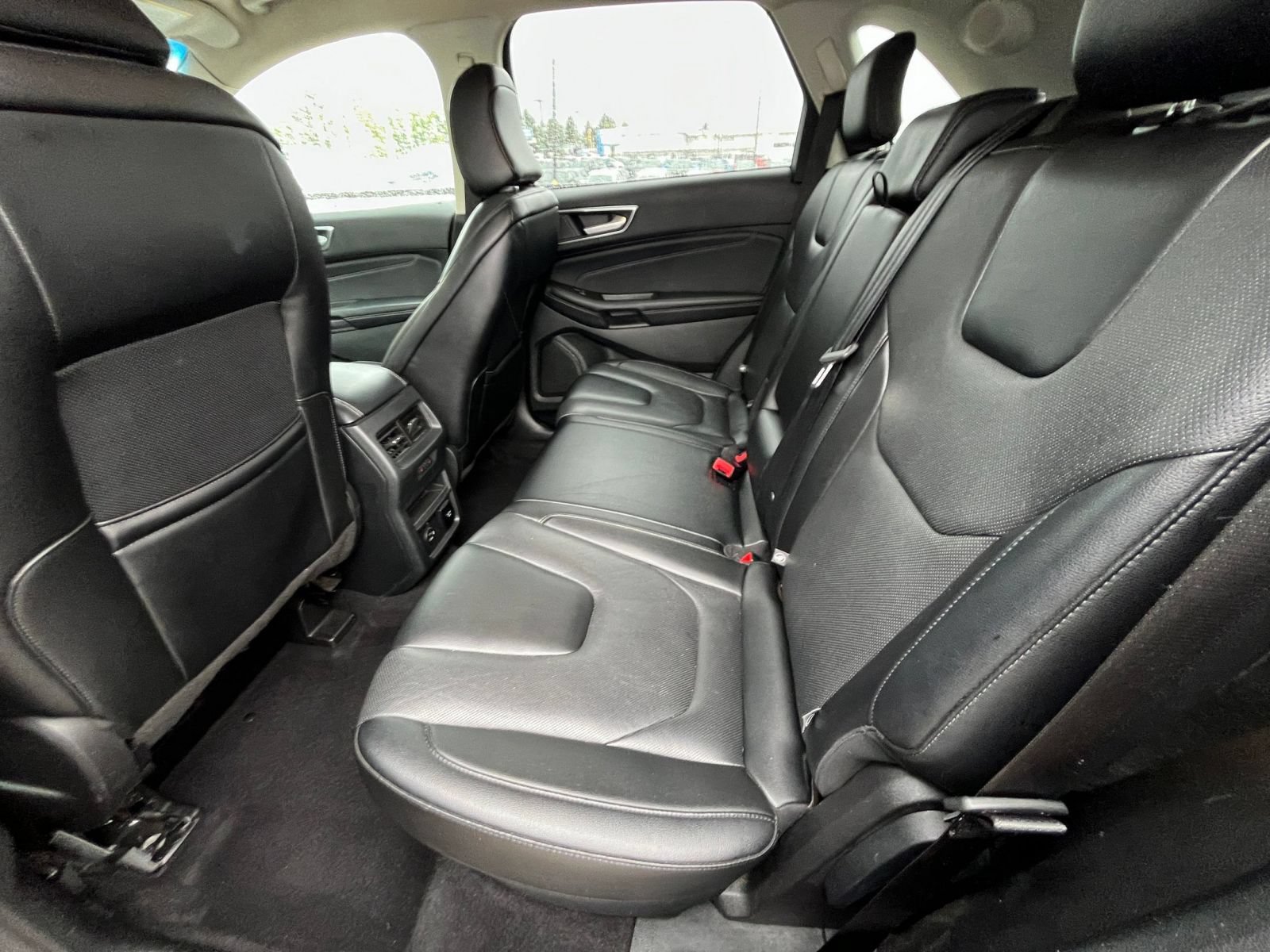 Used 2022 Ford Edge Titanium w/ Equipment Group 301A AWD/4WD image 28