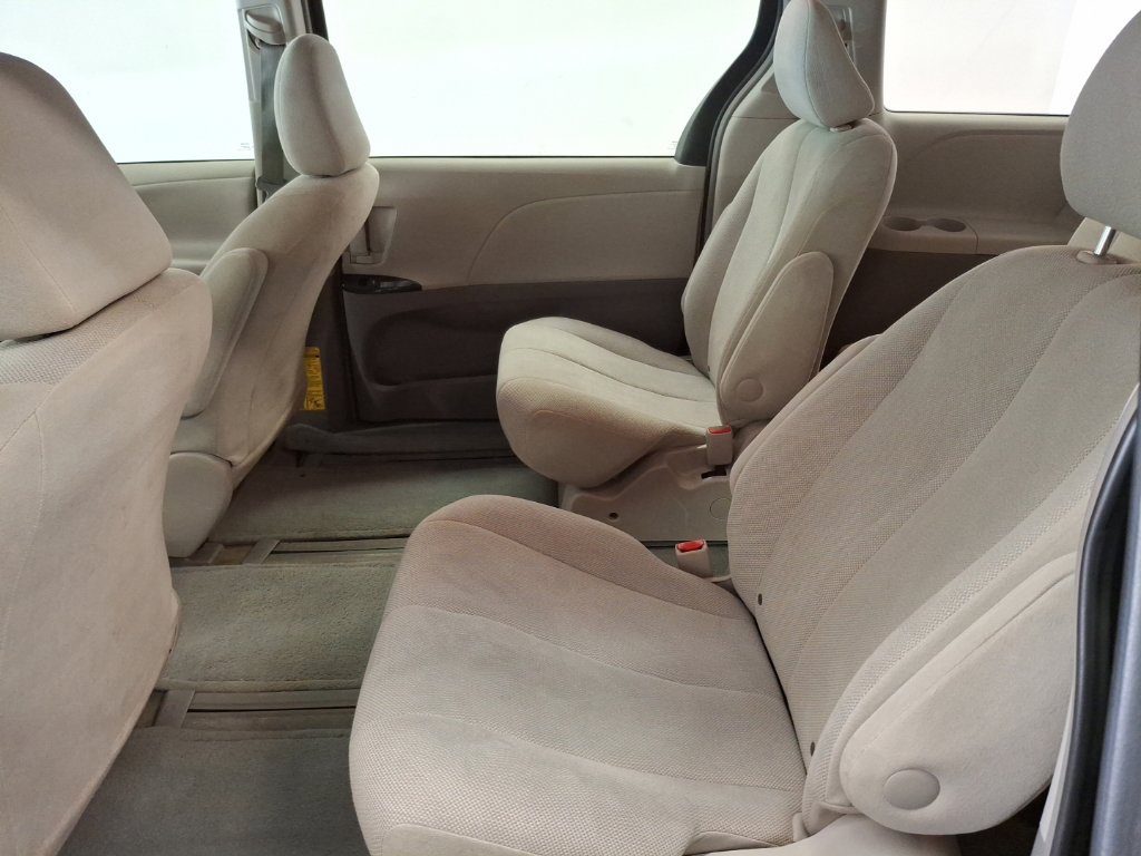 Used 2013 Toyota Sienna L FWD image 14