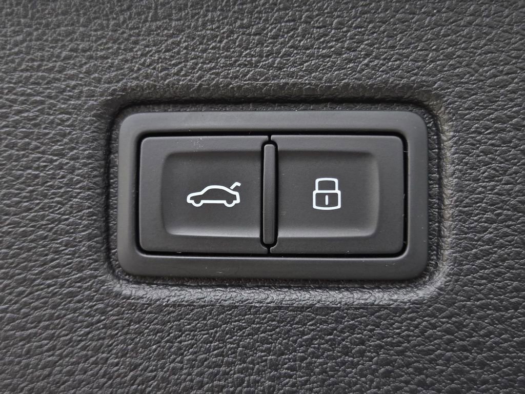 Used 2023 Audi Q7 3.0T Premium Plus image 12