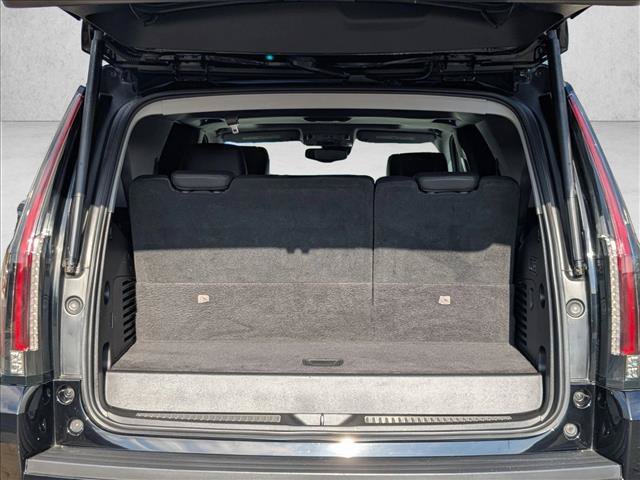 Used 2016 Cadillac Escalade Luxury AWD/4WD image 7