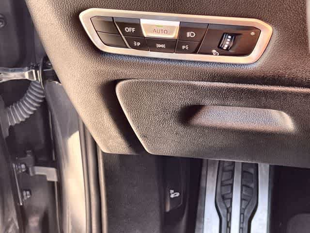 Used 2022 BMW X5 sDrive40i w/ M Sport Package RWD image 29