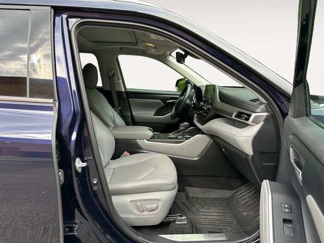 Used 2020 Toyota Highlander XLE FWD image 15