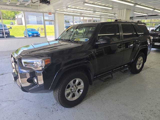 Used 2021 Toyota 4Runner SR5 AWD/4WD image 2