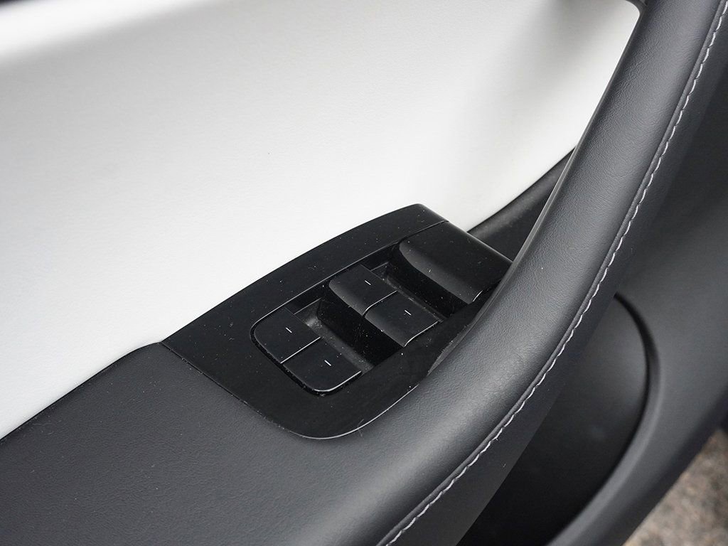 Used 2020 Tesla Model Y Performance image 38