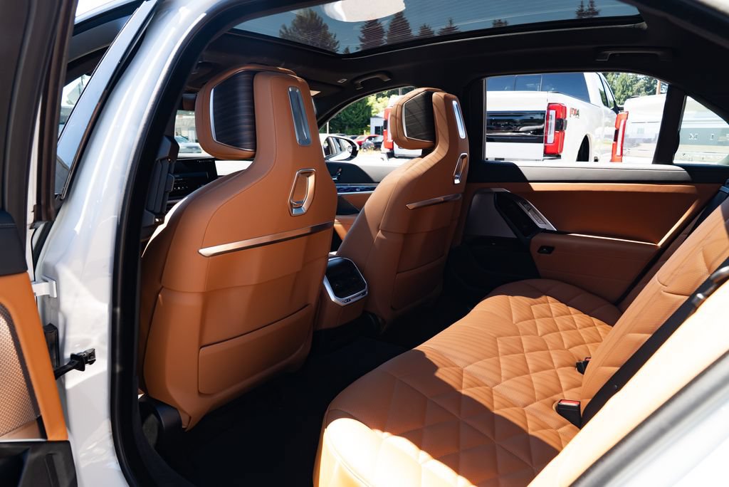 Used 2025 BMW 740i xDrive w/ Premium Package AWD/4WD image 23